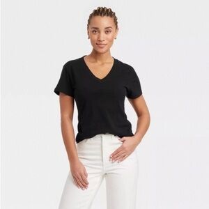 Women's Black V-Neck Short Sleeve Top